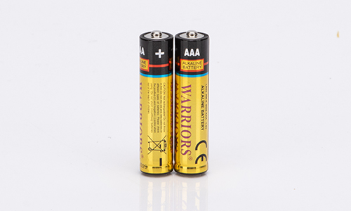 What are the advantages of mercury-free and leak-proof LR03 batteries?