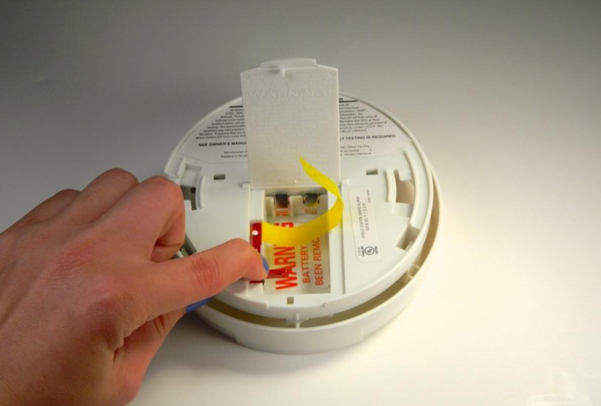 Smoke Detector Battery Guide: 9V vs CR123A vs Button Cells